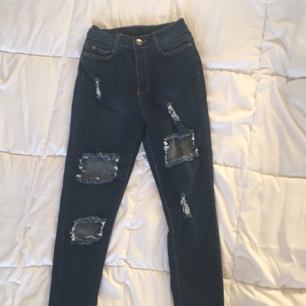 Fashion nova “BOB” Distressed high rise jeans